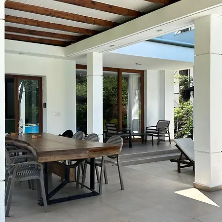 Beachfront By Monika Experiences *