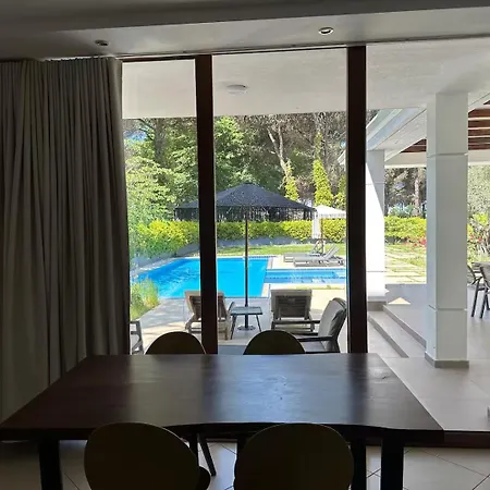Villa Beachfront By Monika Experiences *