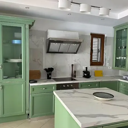Villa Beachfront By Monika Experiences *
