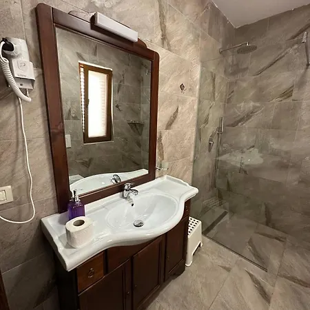 Beachfront By Monika Experiences Villa Golem (Tirana)