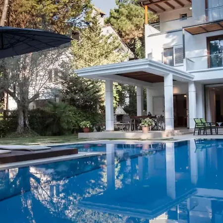 Beachfront By Monika Experiences Villa *