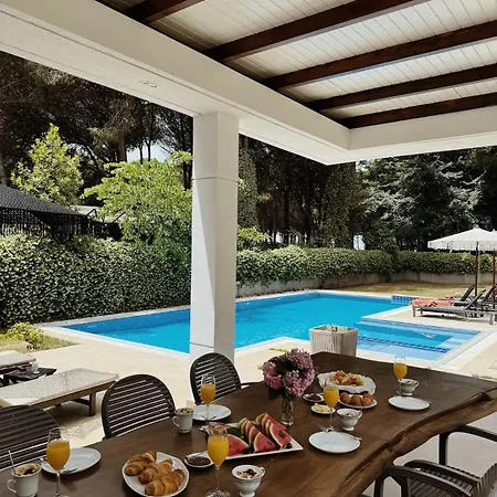 Villa Beachfront By Monika Experiences *